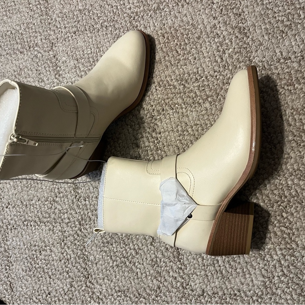 Altard state Cream Dawn Ankle Booties size 8 NWT